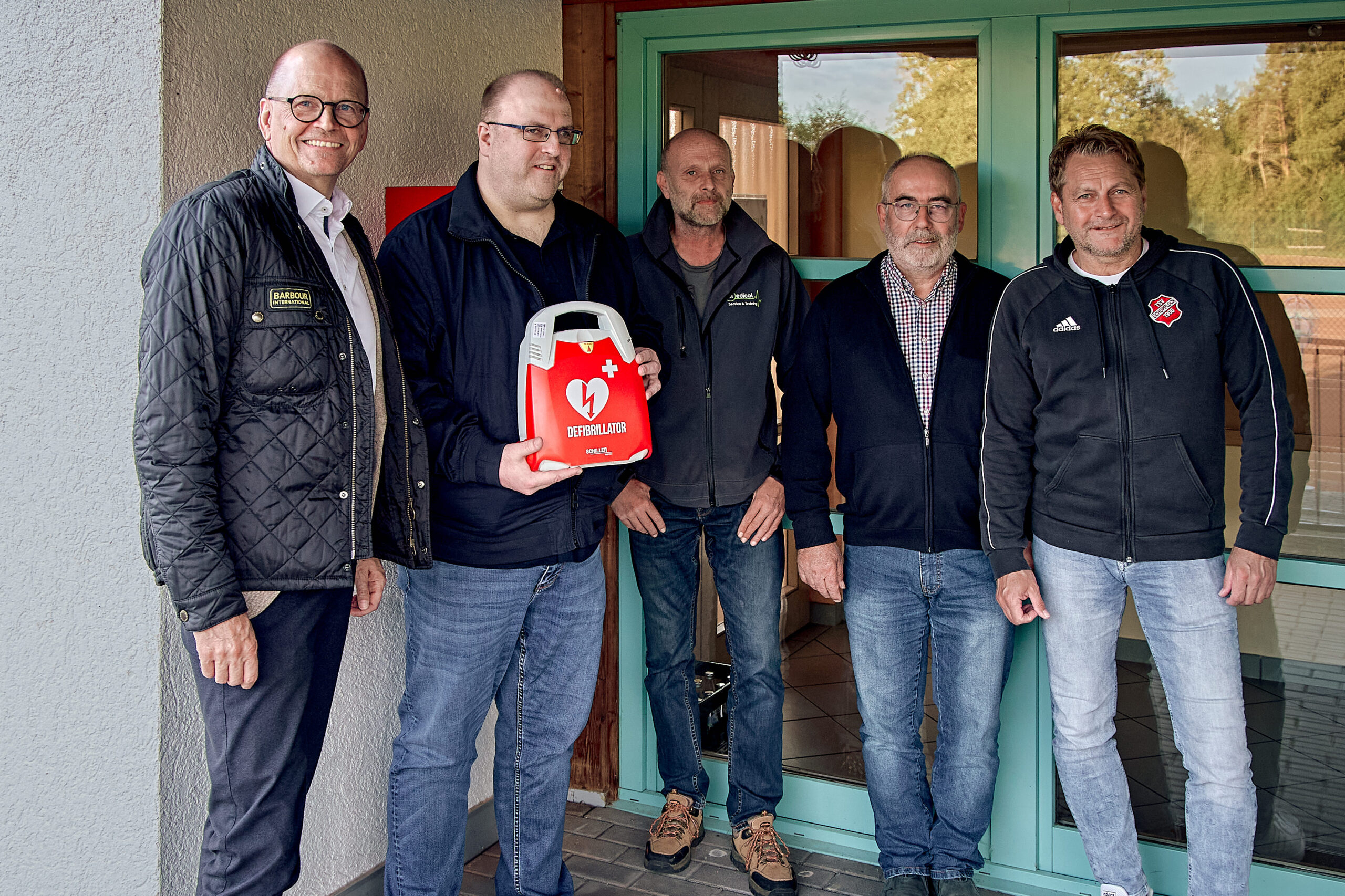 Defibrillator am Sportplatz und in der TSV Turnhalle